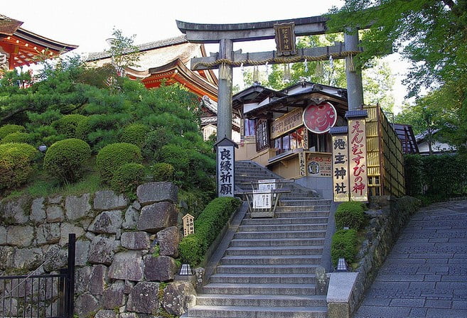 京都・清水寺のお守りの「種類・値段・持ち方・購入場所（授所）の営業時間」など